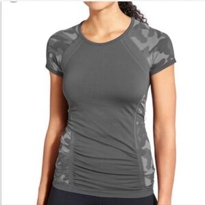 Athleta Fast Track Camo Shirt Size Medium
